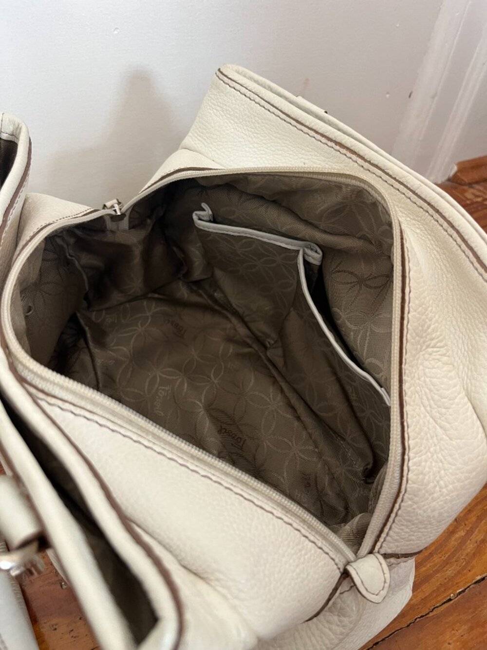 FOSSIL purse - Picture 7 of 10